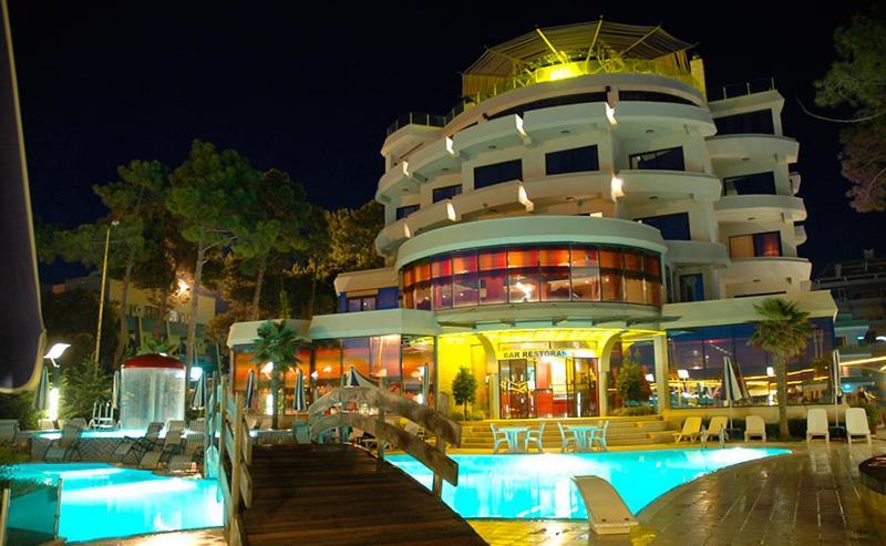 Vela Hotel Restaurant Golem  Exterior foto