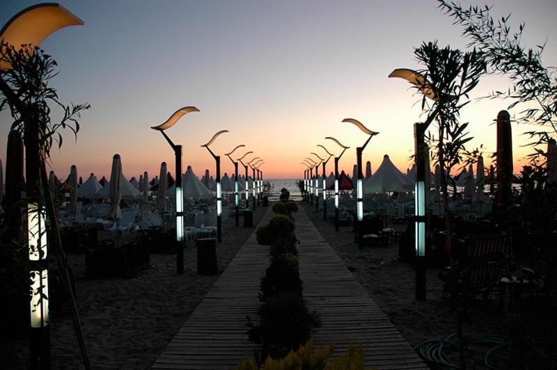 Vela Hotel Restaurant Golem  Exterior foto