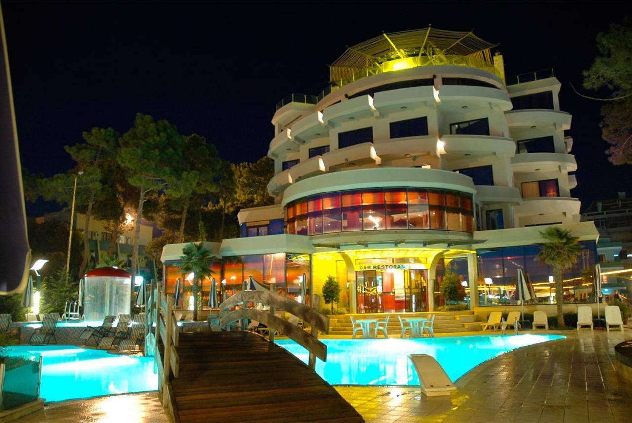 Vela Hotel Restaurant Golem  Exterior foto